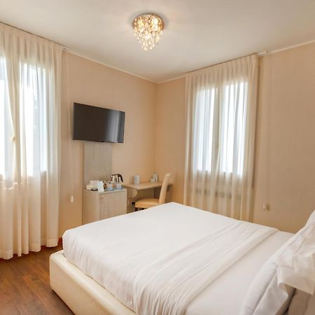 Mefuta Hotel Gardone Riviera Exteriör bild