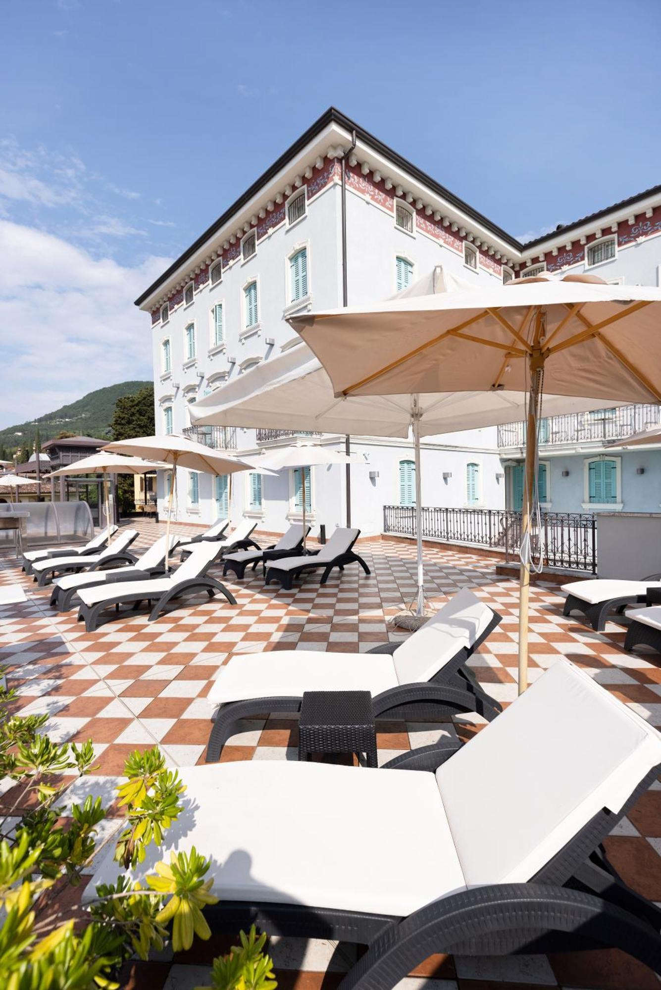 Mefuta Hotel Gardone Riviera Exteriör bild